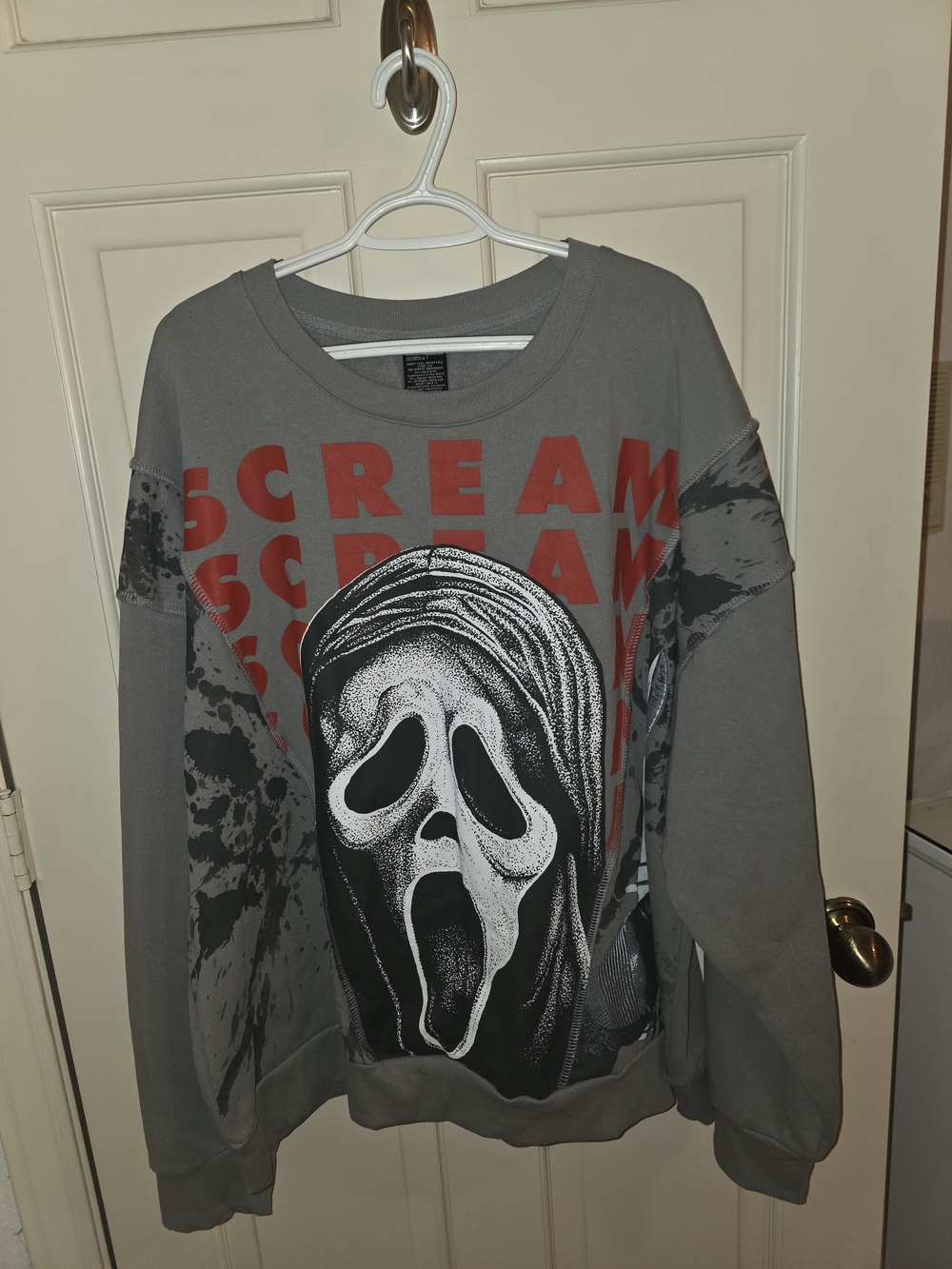 Warner Bros. Gray Scream Graphic Sweatshirt with Red Text